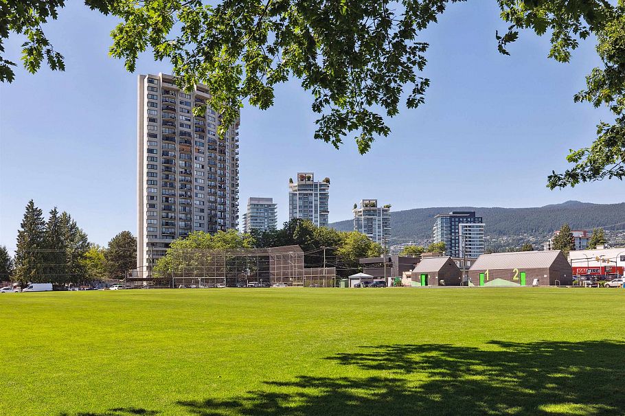 1386 Tatlow Avenue North Vancouver, BC - 23