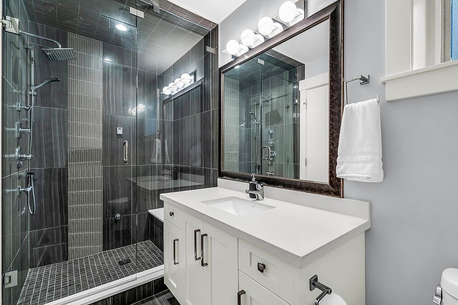 7380 Ontario Street Vancouver, BC - 30