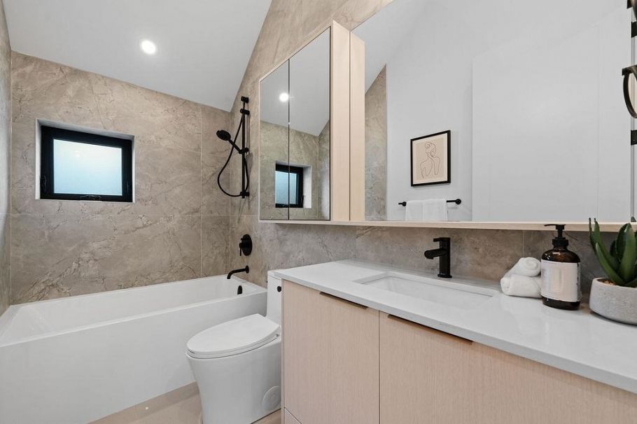 6892 Brooks Street Vancouver, BC - 25