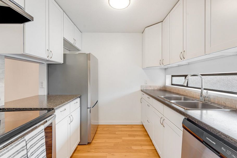 216 140 E 4th Street North Vancouver, BC - 3