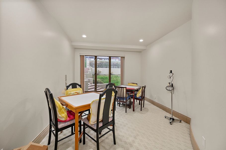 828 Beachview Drive North Vancouver, BC - 19