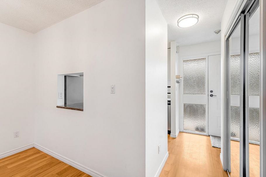 216 140 E 4th Street North Vancouver, BC - 4