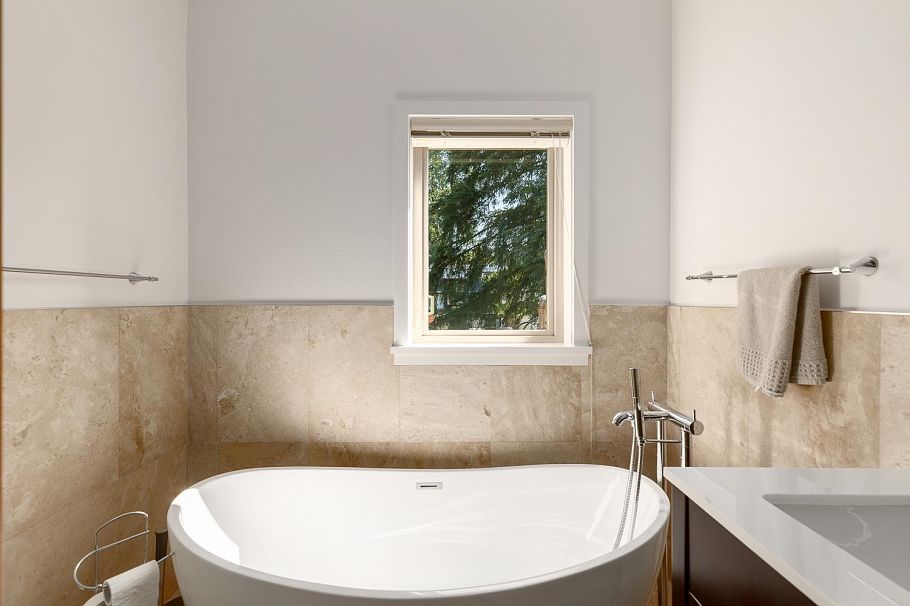 3681 Henderson Avenue North Vancouver, BC - 20