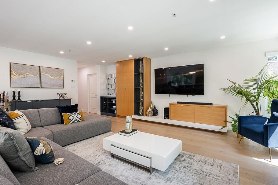 11 2425 Edgemont Boulevard North Vancouver, BC - 2