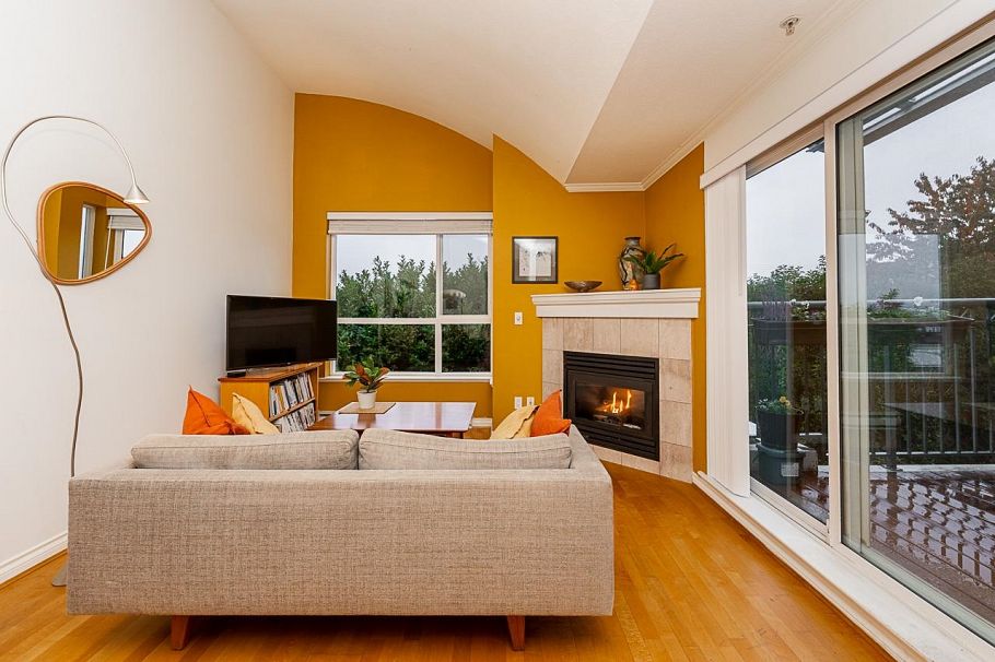 403 1617 Grant Street Vancouver, BC - 5