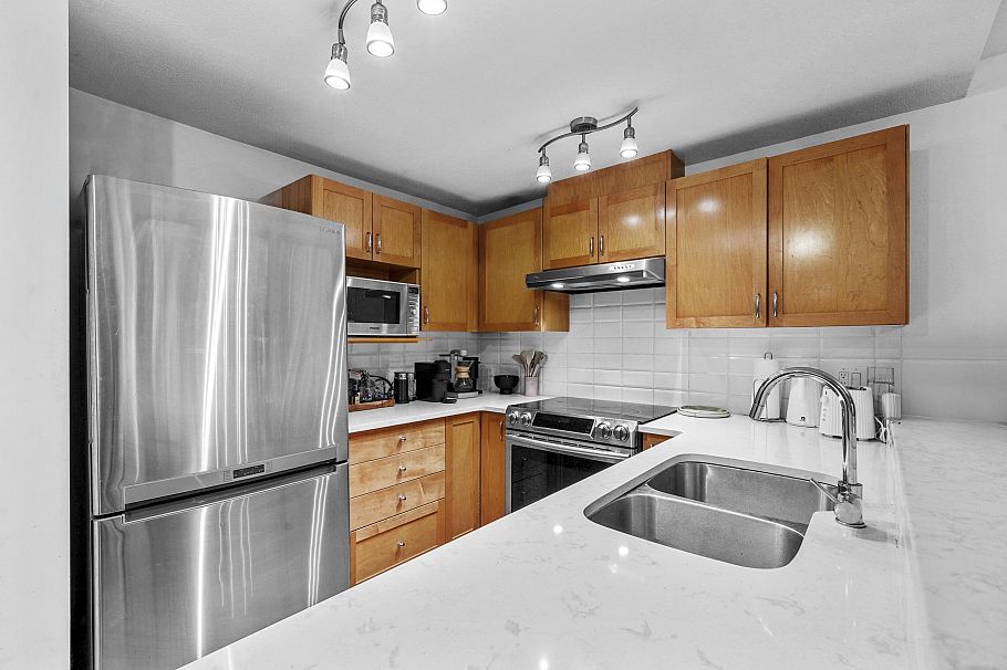 3068 W 4th Avenue Vancouver, BC - 10