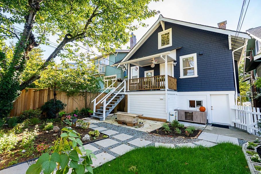 3343 W 3rd Avenue Vancouver, BC - 23