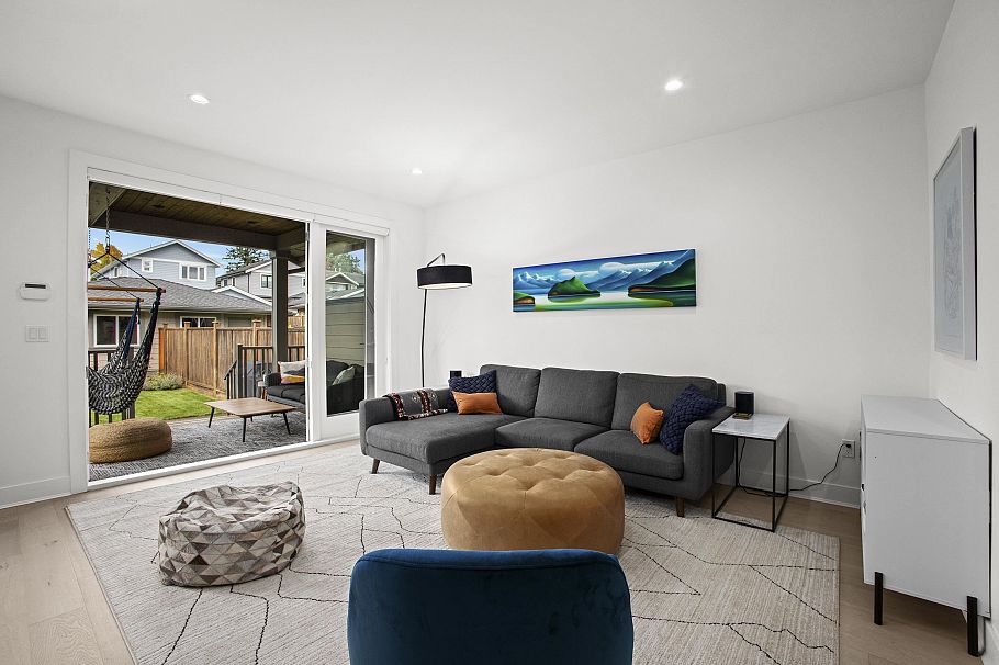 340 E 12th Street North Vancouver, BC - 17