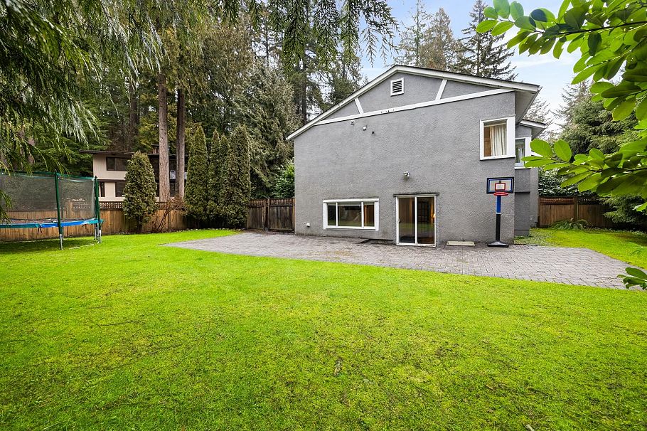 4233 Capilano Road North Vancouver, BC - 33