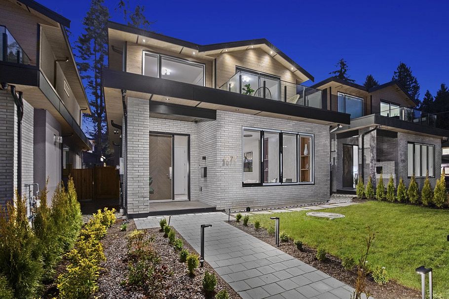 3073 Fromme Road North Vancouver, BC - 2