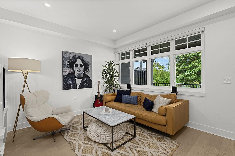 340 E 12th Street North Vancouver, BC - 6