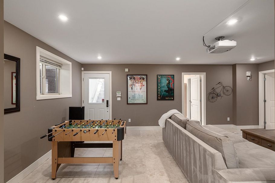 3681 Henderson Avenue North Vancouver, BC - 24