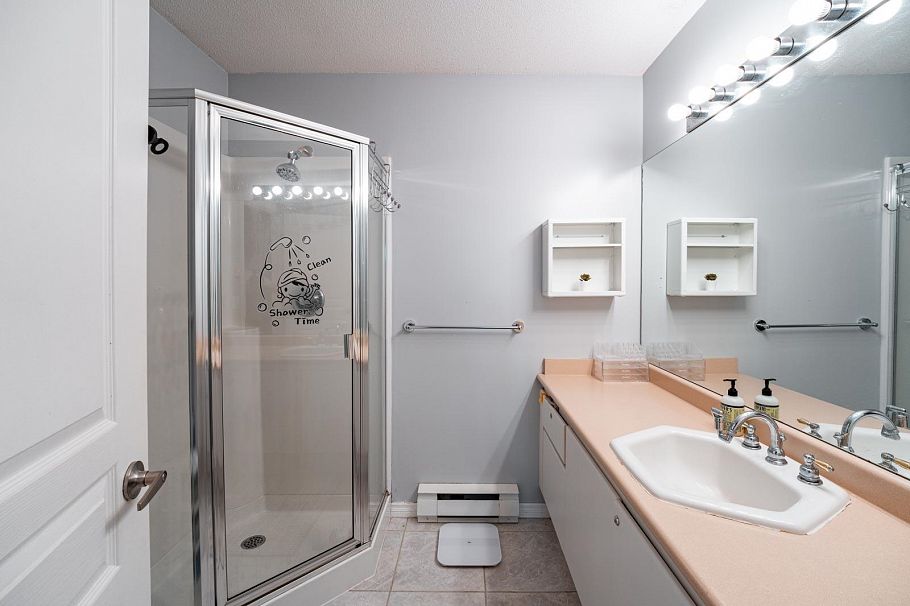 1 3586 Rainier Place Vancouver, BC - 16