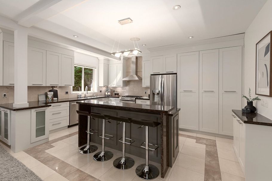 3681 Henderson Avenue North Vancouver, BC - 12