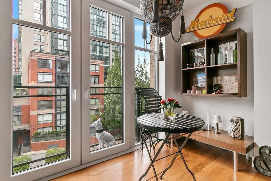 301 1275 Hamilton Street Vancouver, BC - 5