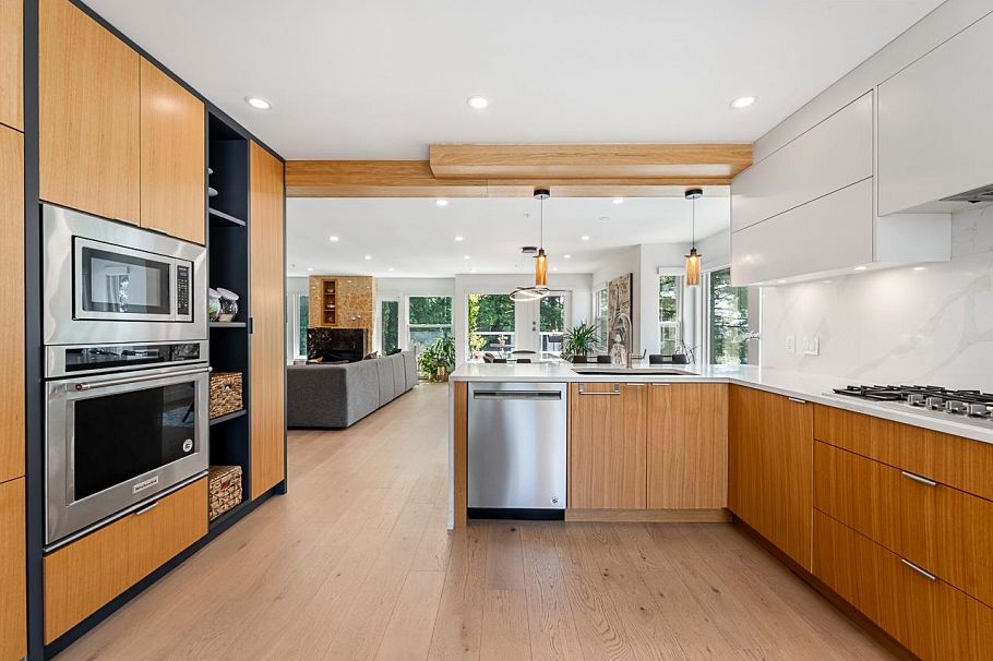 11 2425 Edgemont Boulevard North Vancouver, BC - 11