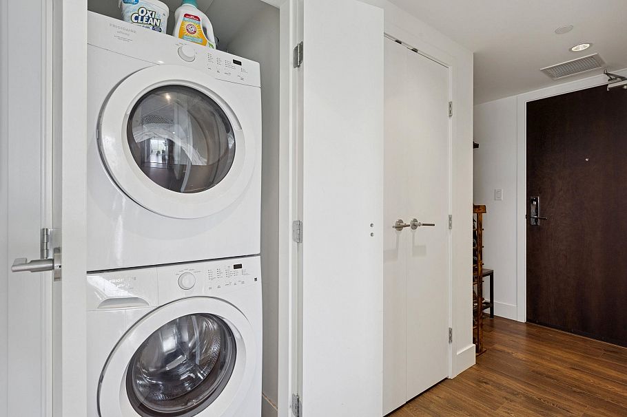 1702 1550 Fern Street North Vancouver, BC - 21