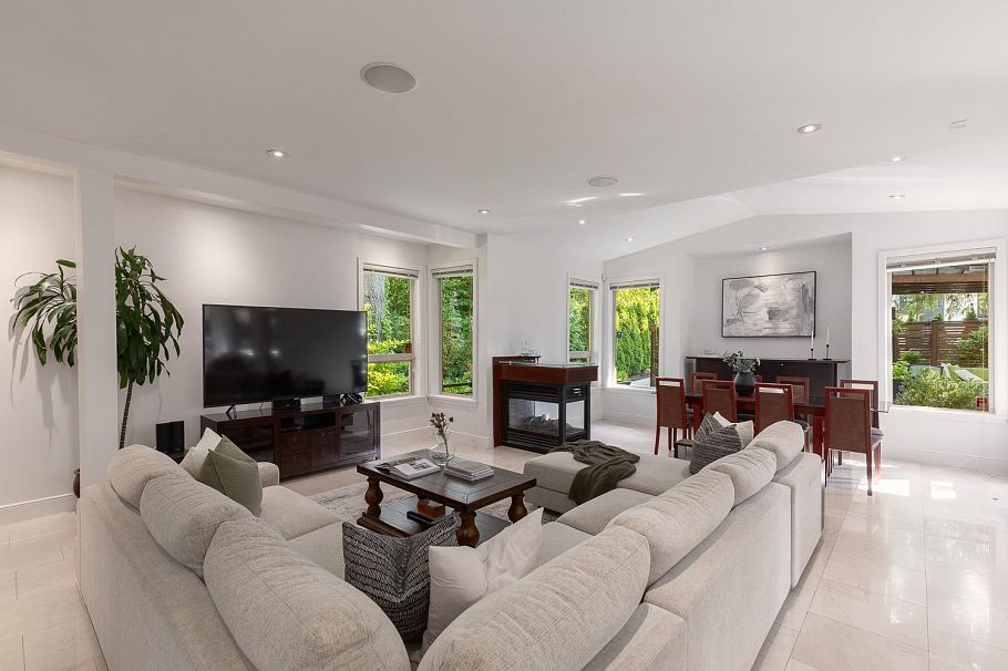 3681 Henderson Avenue North Vancouver, BC - 6