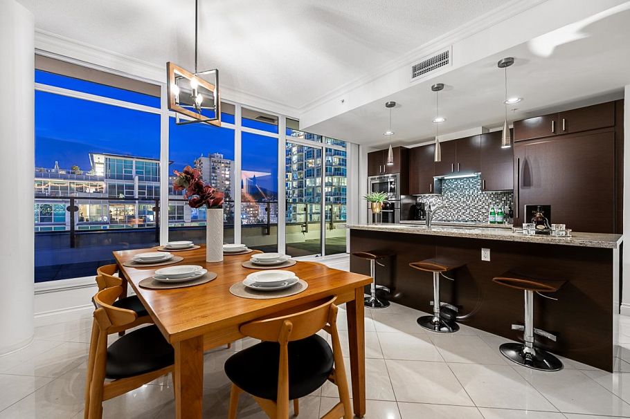 PH3 162 Victory Ship Way North Vancouver, BC - 10