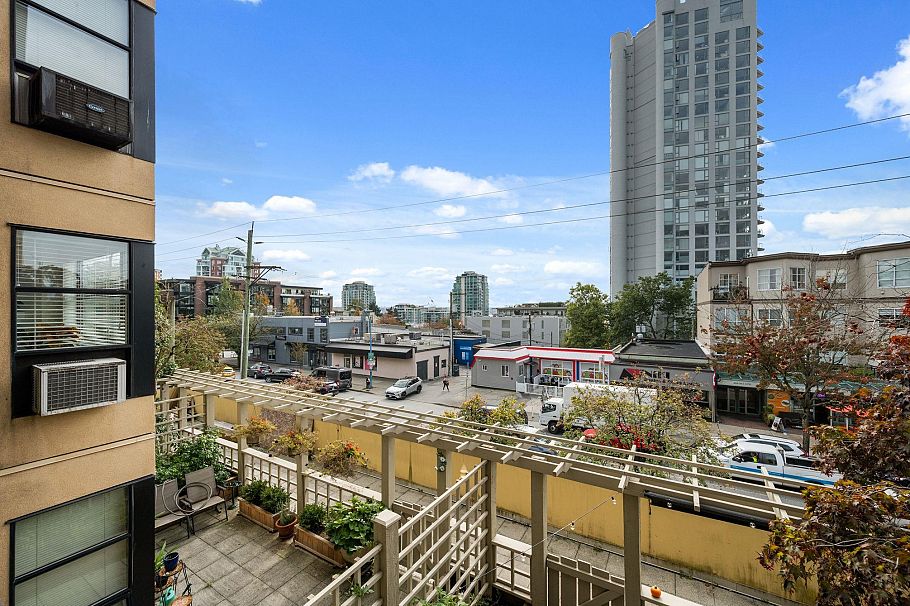 301 124 W 3rd Street North Vancouver, BC - 11