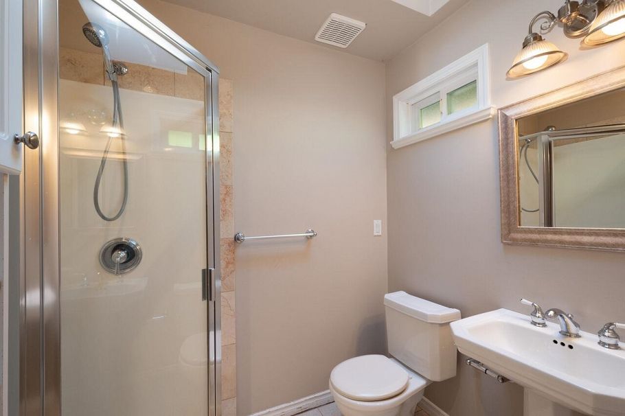 4080 St. Pauls Avenue North Vancouver, BC - 22