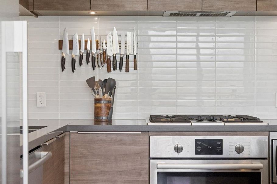 1702 1550 Fern Street North Vancouver, BC - 12