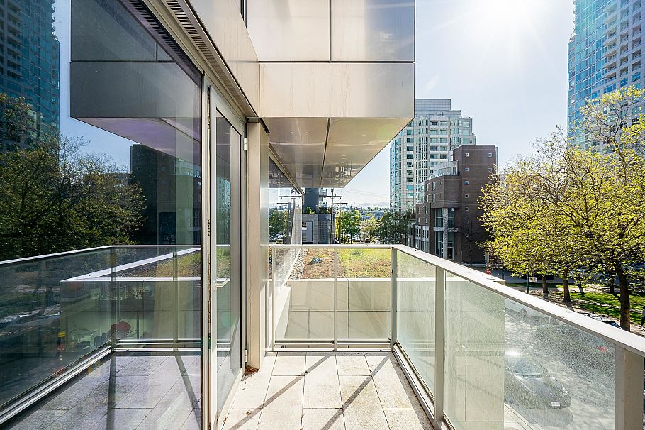 301 1480 Howe Street Vancouver, BC - 3