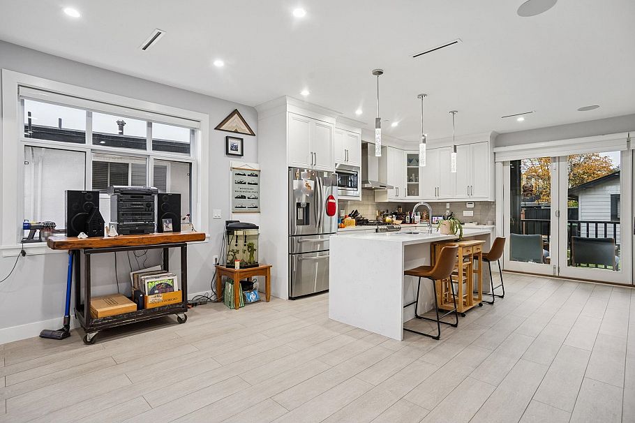 3045 East 59th Avenue Vancouver, BC - 11