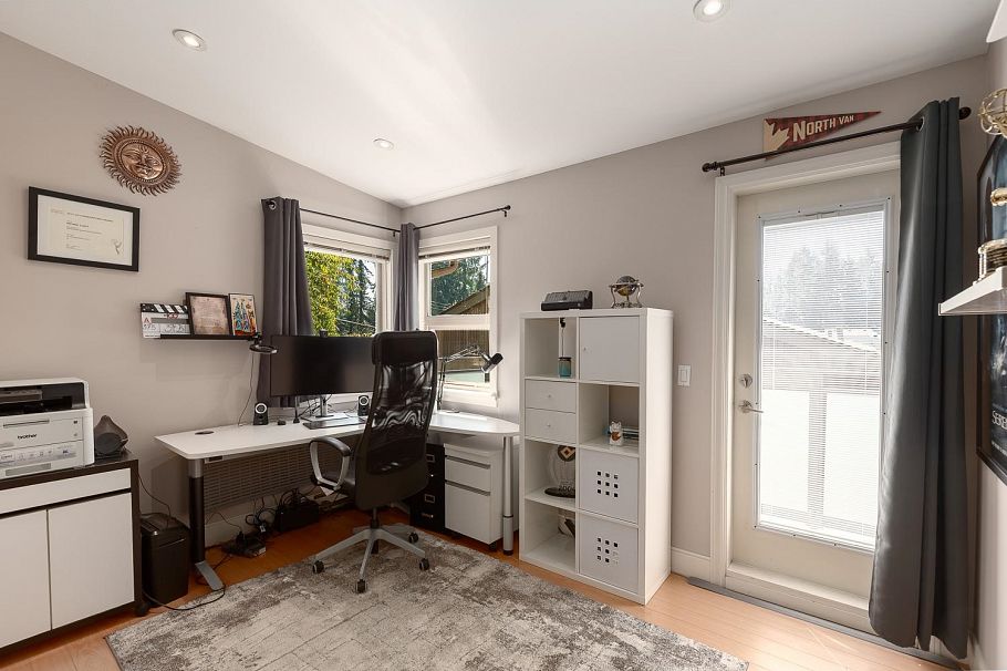 3681 Henderson Avenue North Vancouver, BC - 22