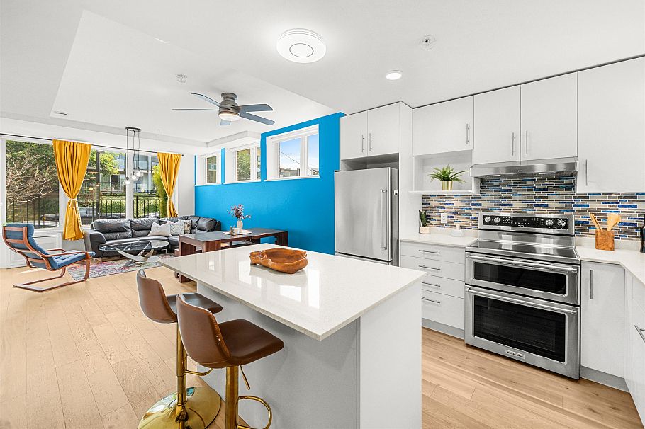 TH5 2137 Chesterfield Avenue North Vancouver, BC - 1