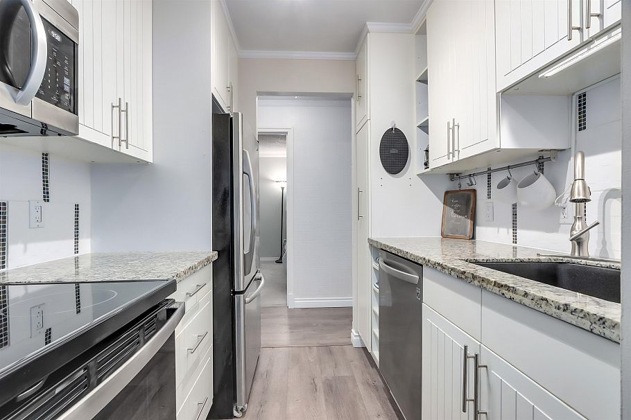 303 2004 Fullerton Avenue North Vancouver, BC - 1