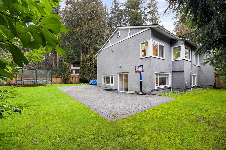 4233 Capilano Road North Vancouver, BC - 4
