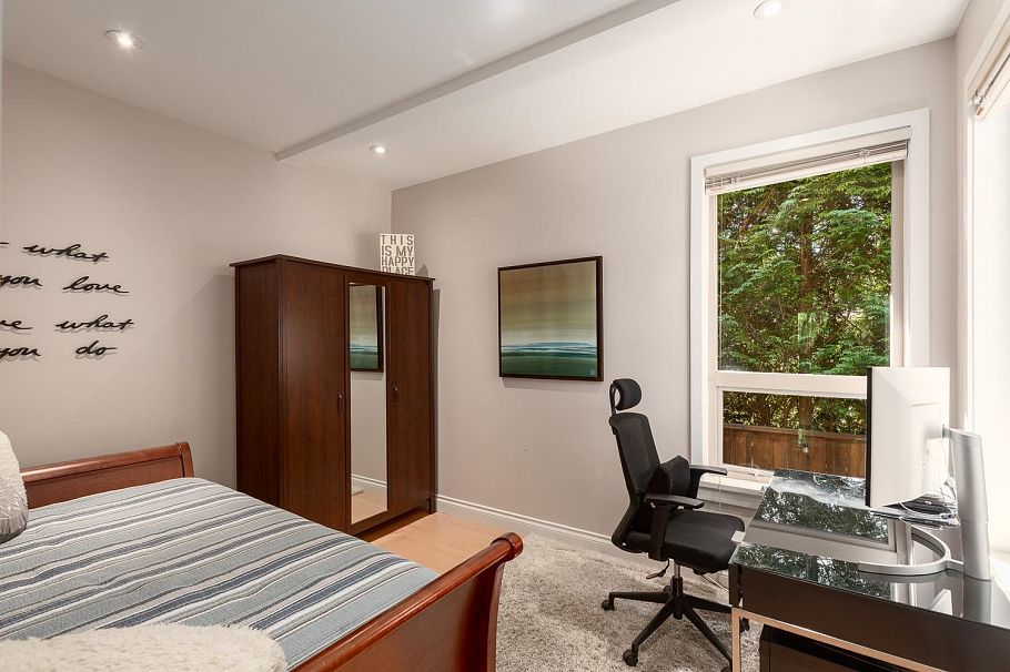 3681 Henderson Avenue North Vancouver, BC - 35