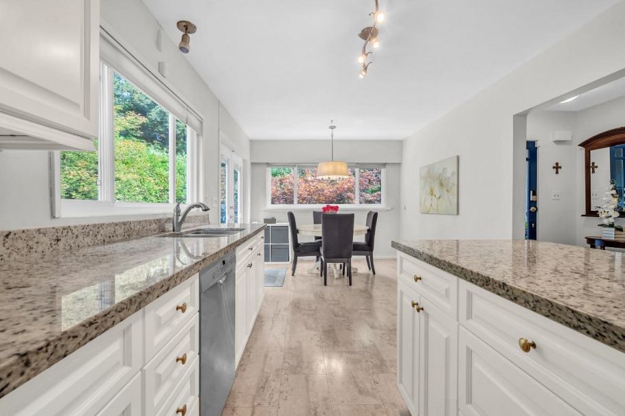 4233 Capilano Road North Vancouver, BC - 13