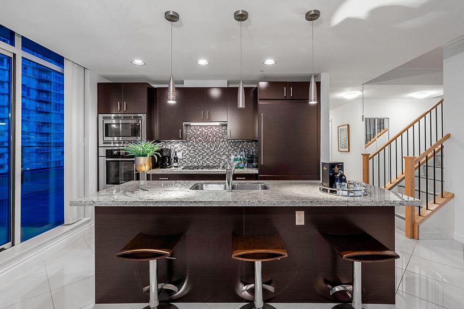 PH3 162 Victory Ship Way North Vancouver, BC - 8