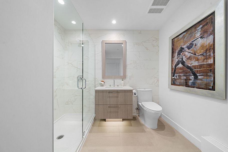 413 747 E 3rd Street North Vancouver, BC - 34