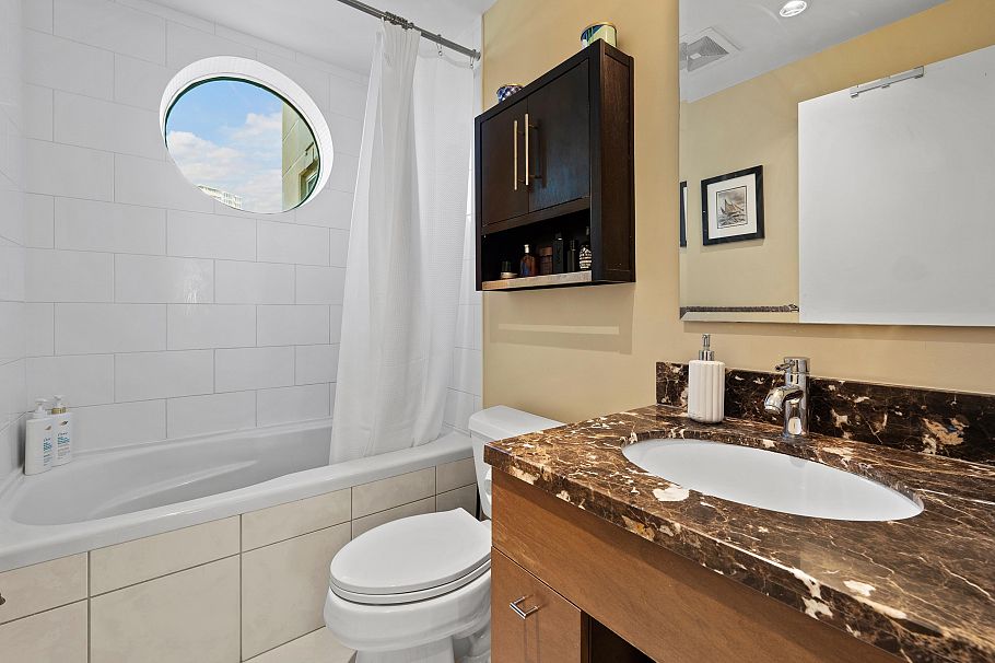 1206 1005 Beach Avenue Vancouver, BC - 12