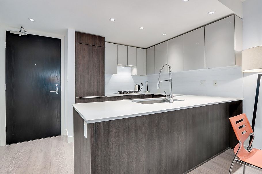 327 1588 E Hastings Street Vancouver, BC - 3