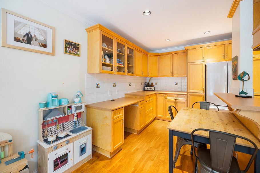 301 1235 W 15th Avenue Vancouver, BC - 9