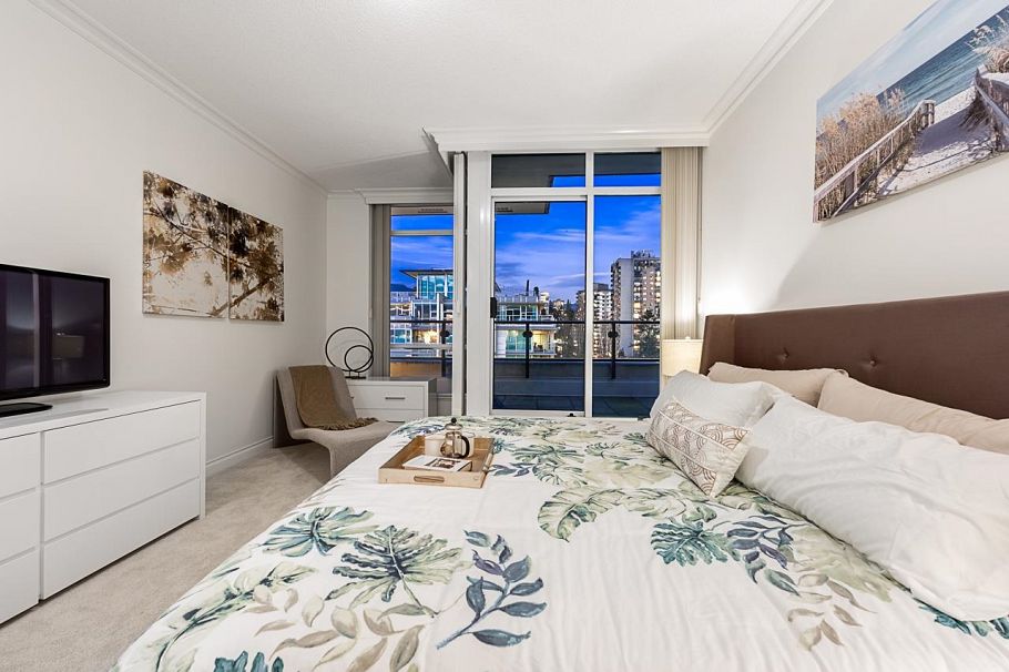 PH3 162 Victory Ship Way North Vancouver, BC - 12