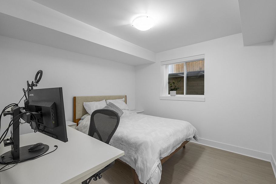 340 E 12th Street North Vancouver, BC - 26