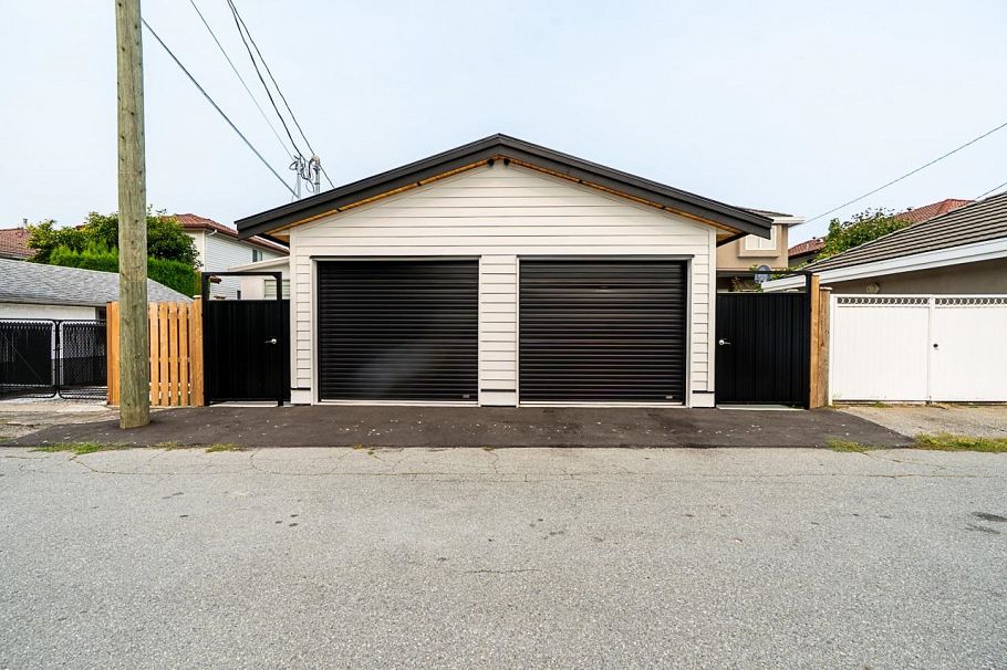 1 2248 E 48th Avenue Vancouver, BC - 32