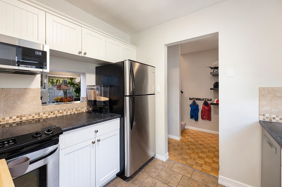 24 230 W 14th Street North Vancouver, BC - 14