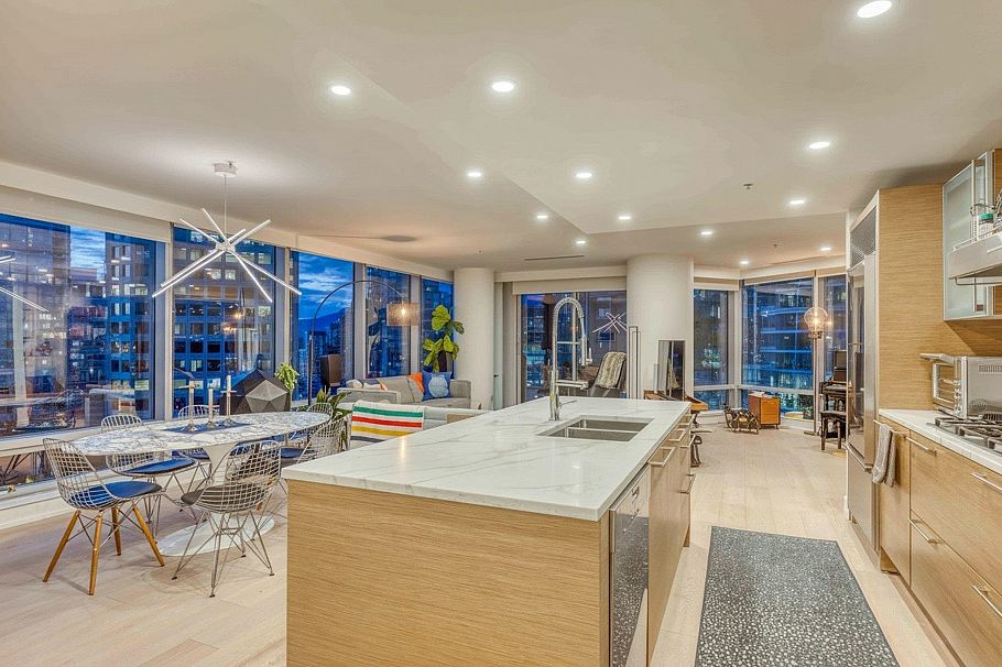 1702 1111 Alberni Street Vancouver, BC - 2