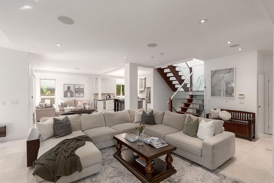 3681 Henderson Avenue North Vancouver, BC - 10