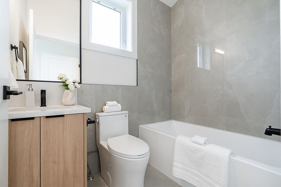 1 2248 E 48th Avenue Vancouver, BC - 24