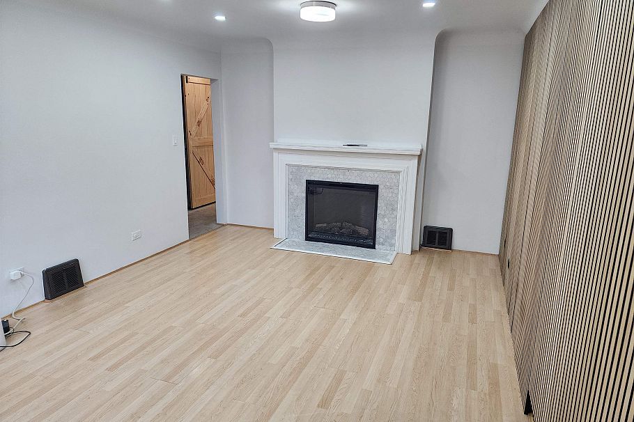 165 E 55th Avenue Vancouver, BC - 4