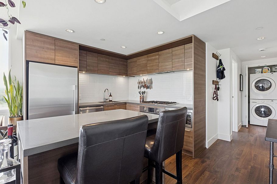 1702 1550 Fern Street North Vancouver, BC - 13