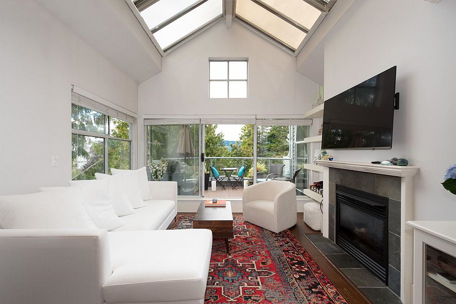 402 2250 W 3rd Avenue Vancouver, BC - 1