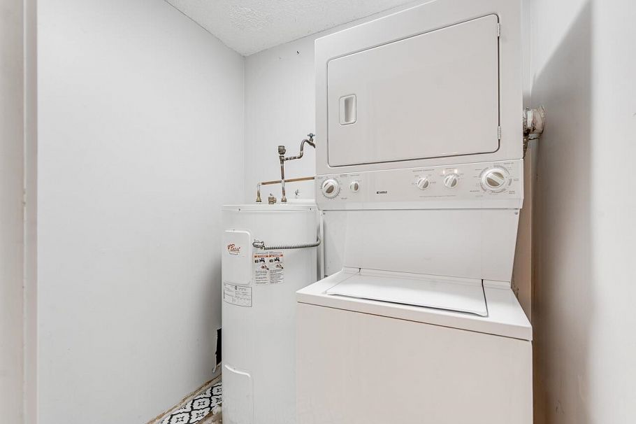 216 140 E 4th Street North Vancouver, BC - 14